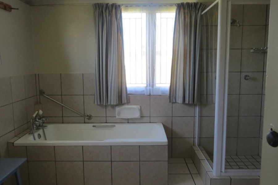 5 Bedroom Property for Sale in Stilbaai Oos Western Cape